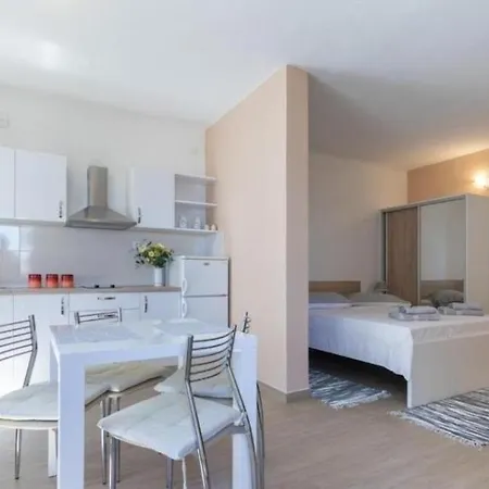 Sarah 3* Selca (Brac)