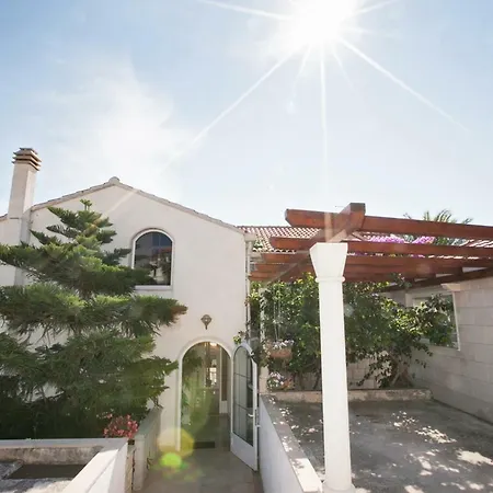 Sarah 3* Selca (Brac)